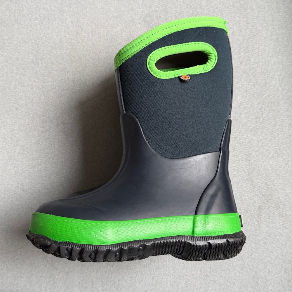 Bogs Kids Classic Matte snow boots best boots for kids! Great used condition